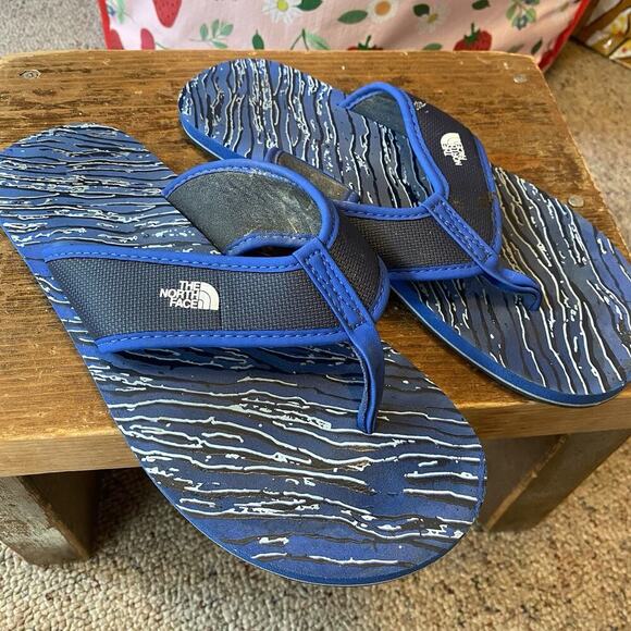 The North Face Base Camp Blue White Flip Flops Unisex Boys Girls Youth Size 6/7 - Picture 1 of 7